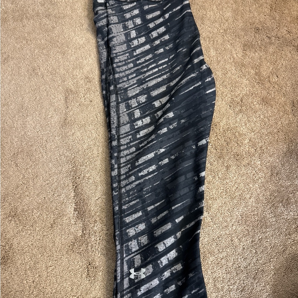 Under Armour Women's Striped Black and Gray leggings